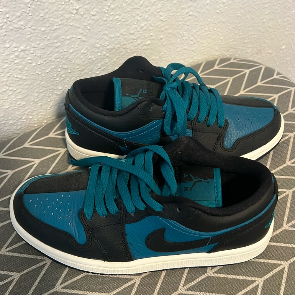 Air Jordan 1 Low SE “Split “Bright Spruce/Black-Sail Women size 6